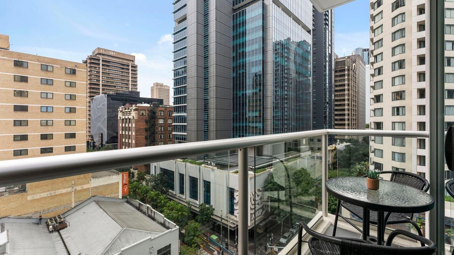 Bright & Cozy 2br With Pool, Gym, Wifi & Parking * Brisbane