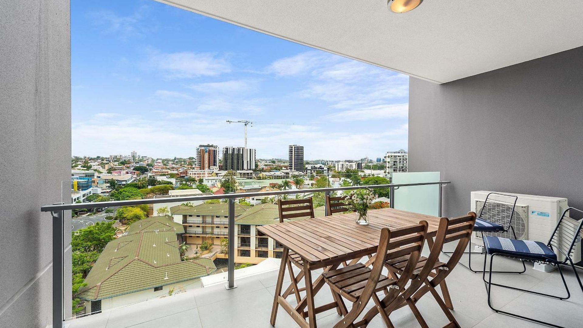 Apartment Sunny & Overlooking West End