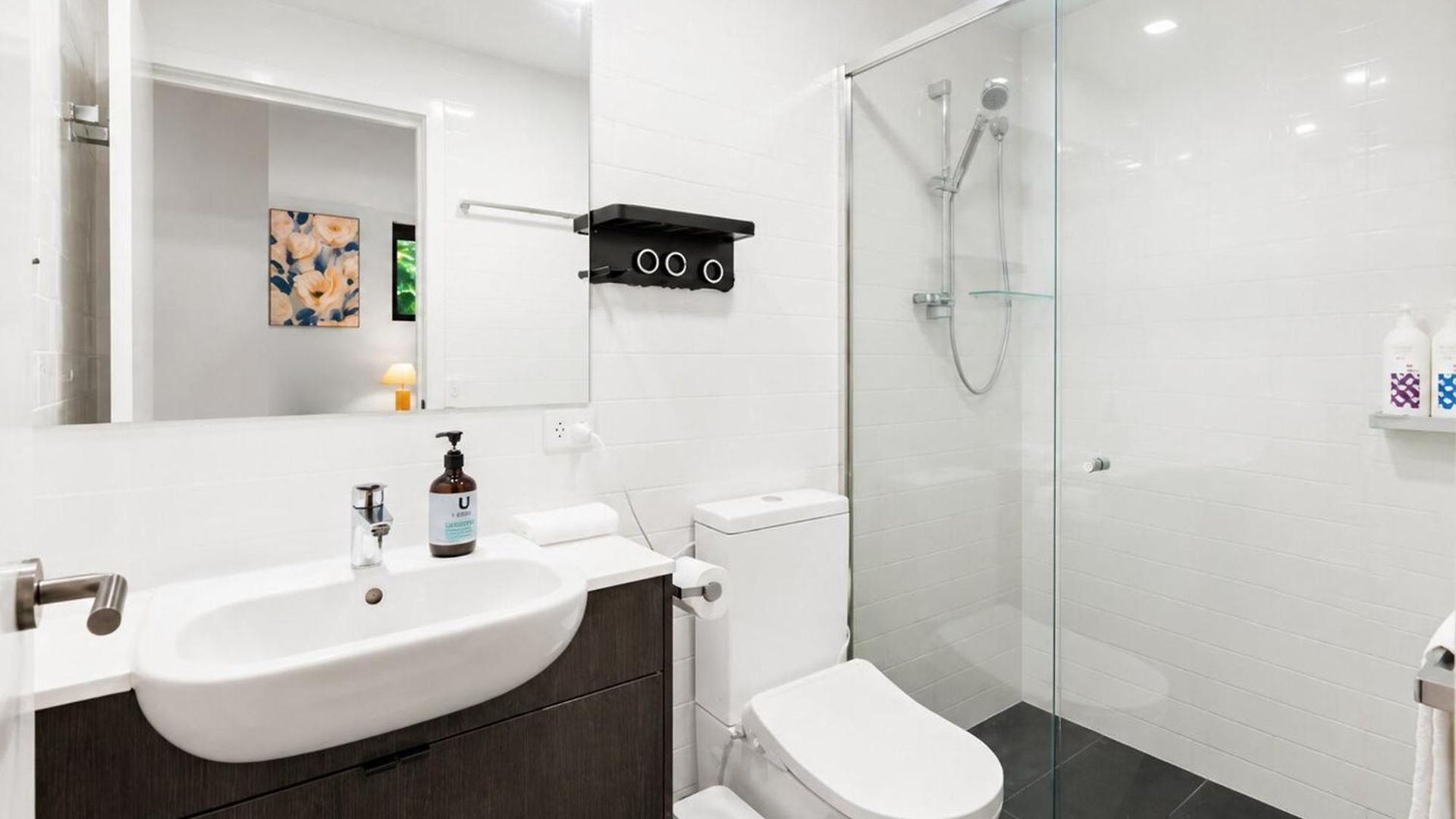 Elevated 3-bed Close To River Apartment *