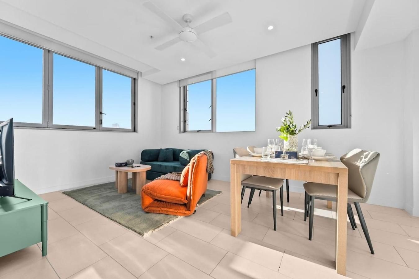 The Valley 1br Sofa Bed Parking Pool And Gym Apartment Brisbane