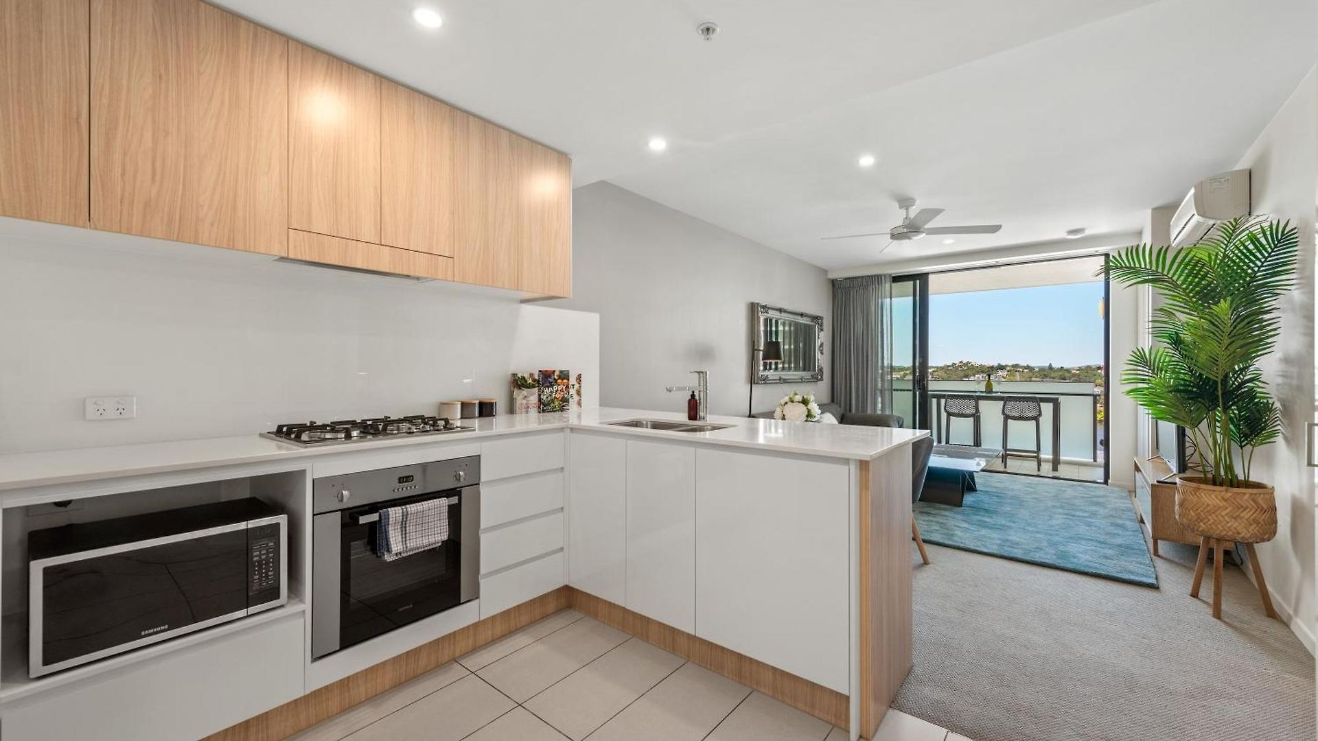 Luxe Portside With River Views, Parking & Study Brisbane