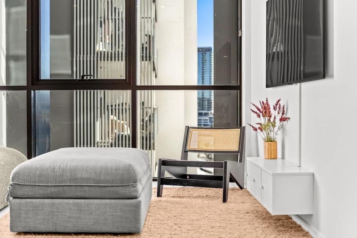 Apartment Luxury South Retreat With Pool & Parking *