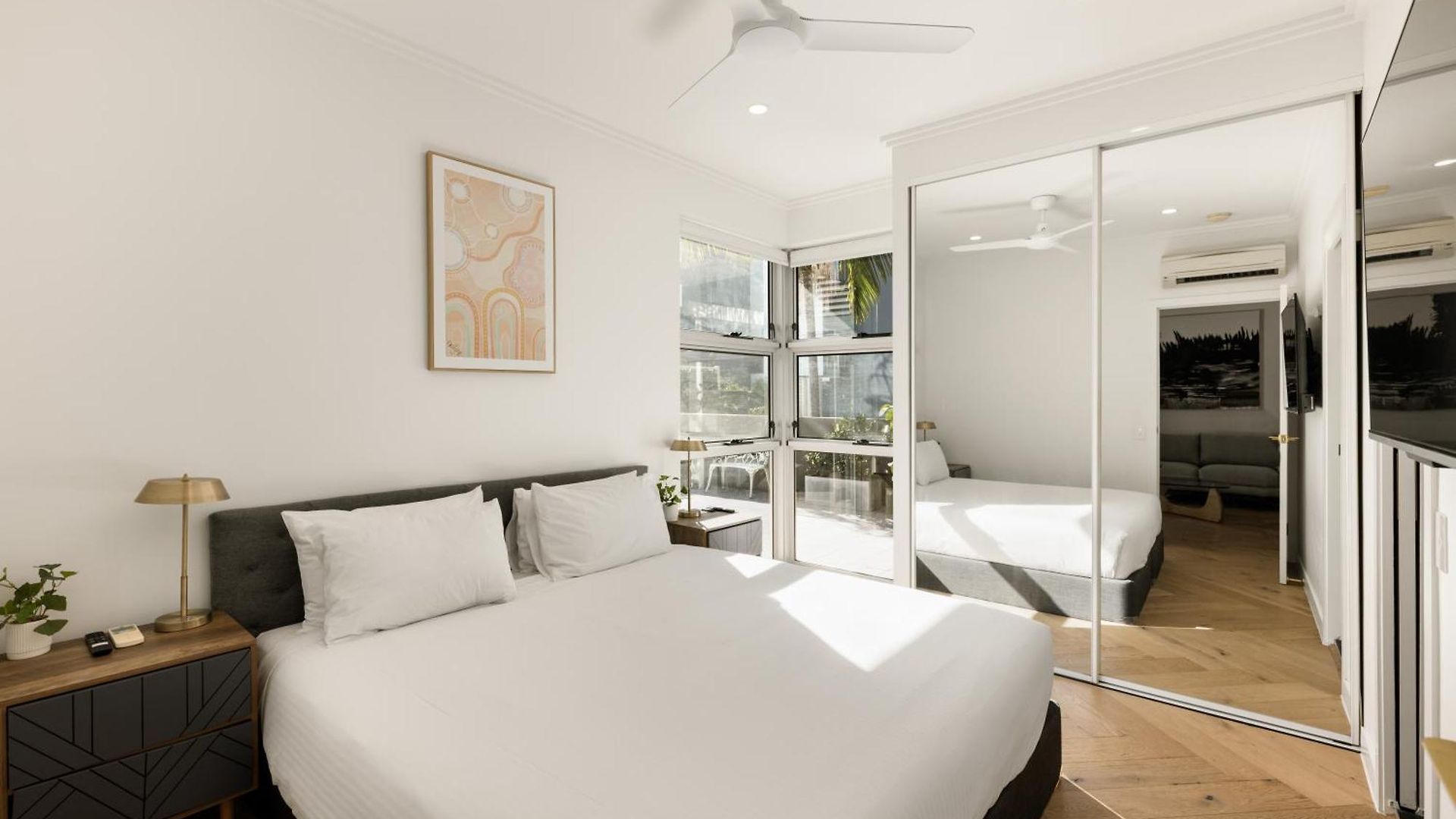 South Bank 2br With Huge Balcony & Pool Apartment *