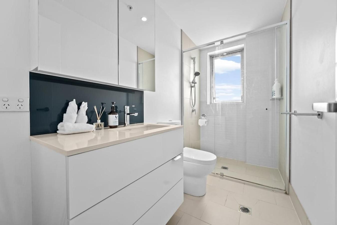 The Valley 1br Sofa Bed Parking Pool And Gym Apartment Brisbane