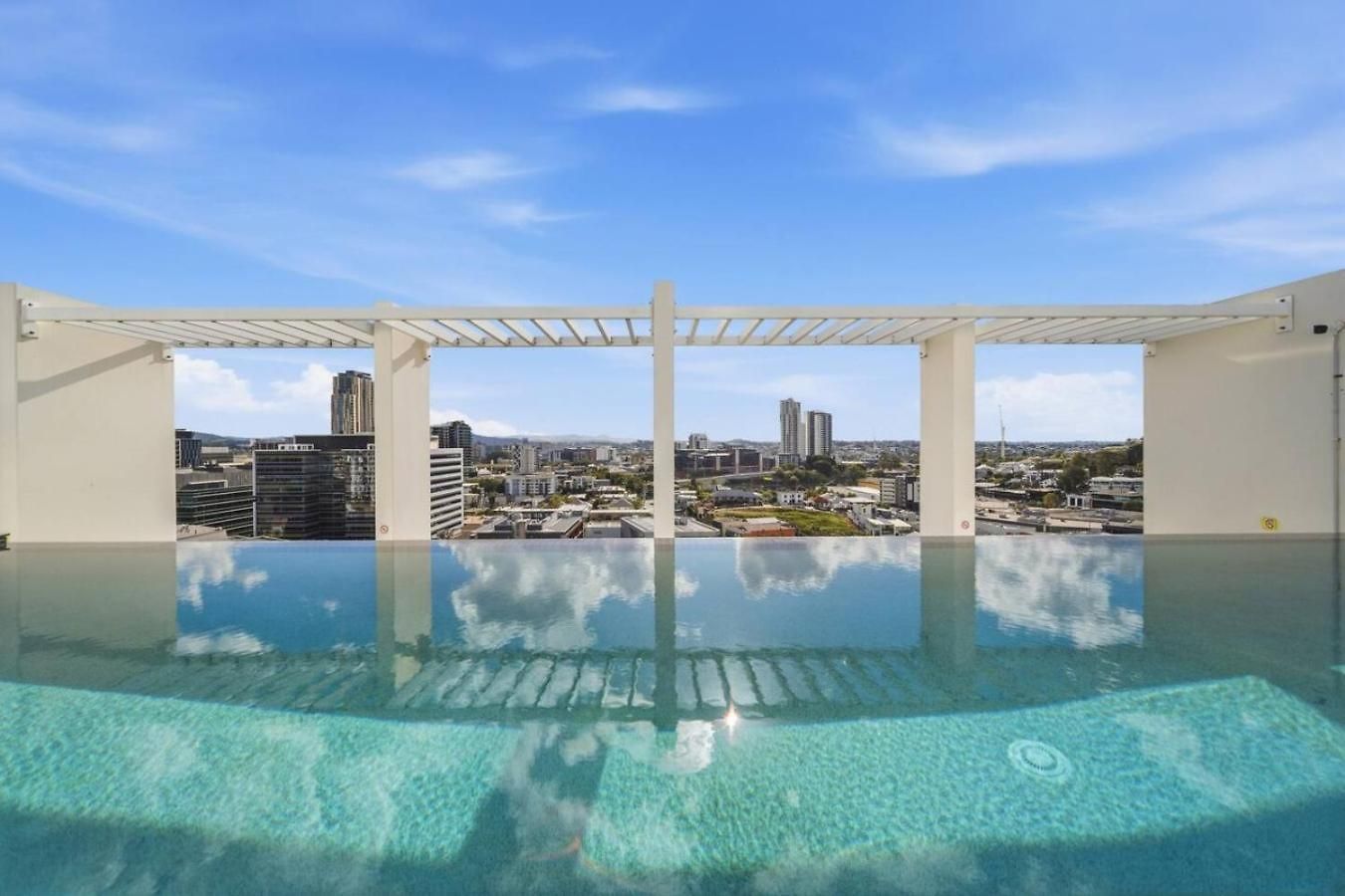 Apartment Valley Stylish Parking Pool And Gym Brisbane