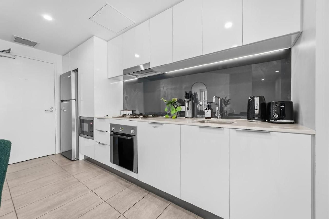 Apartment Valley Stylish Parking Pool And Gym Brisbane