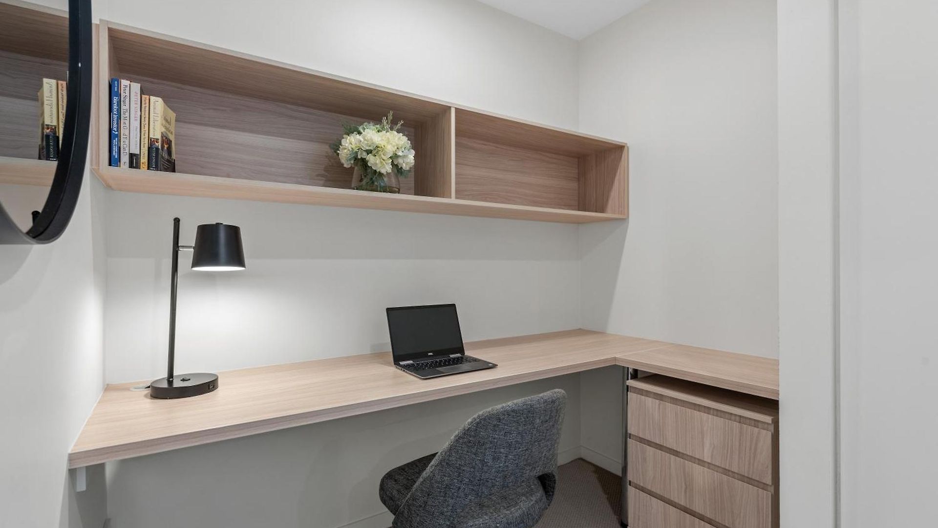 Apartment Luxe Portside With River Views, Parking & Study *