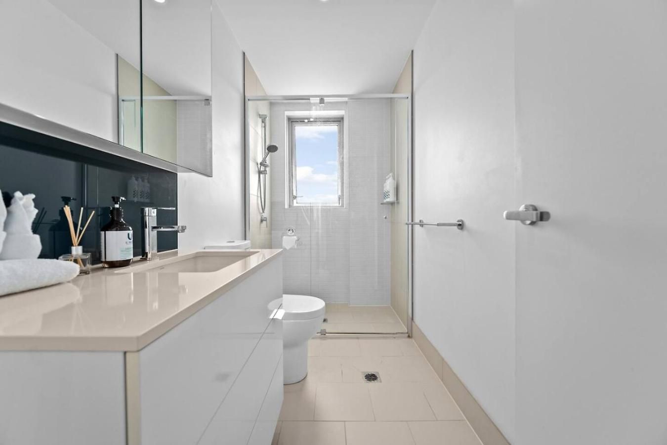 Apartment The Valley 1br Sofa Bed Parking Pool And Gym Brisbane