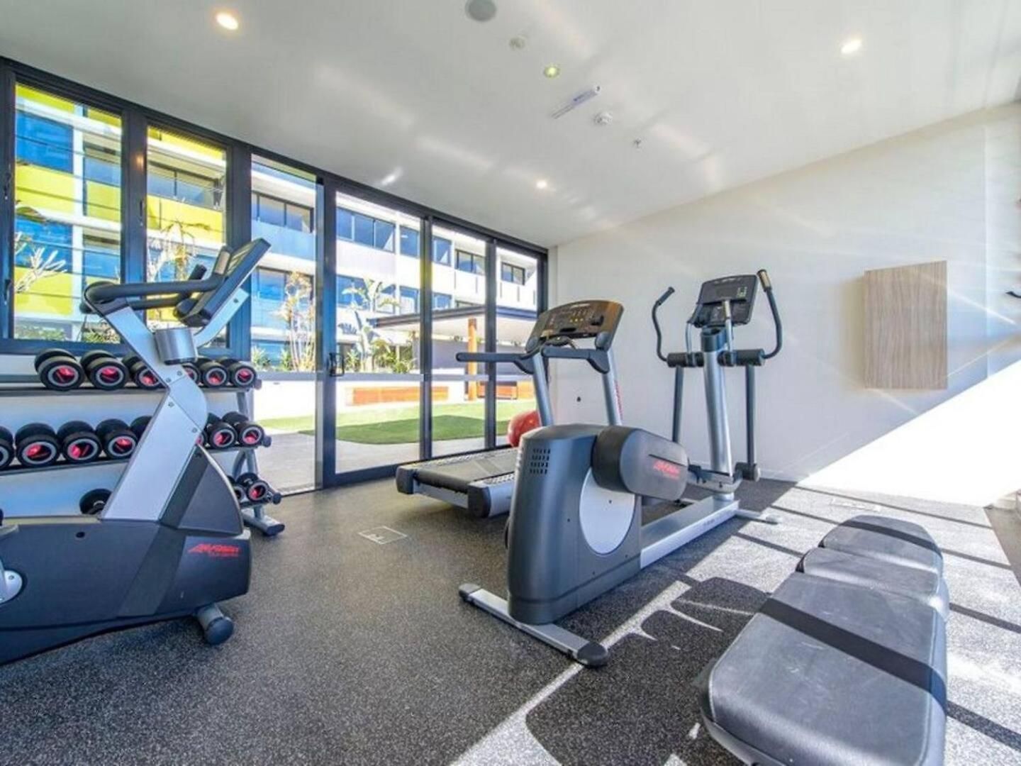 Luxe Portside With River Views, Parking & Study Brisbane