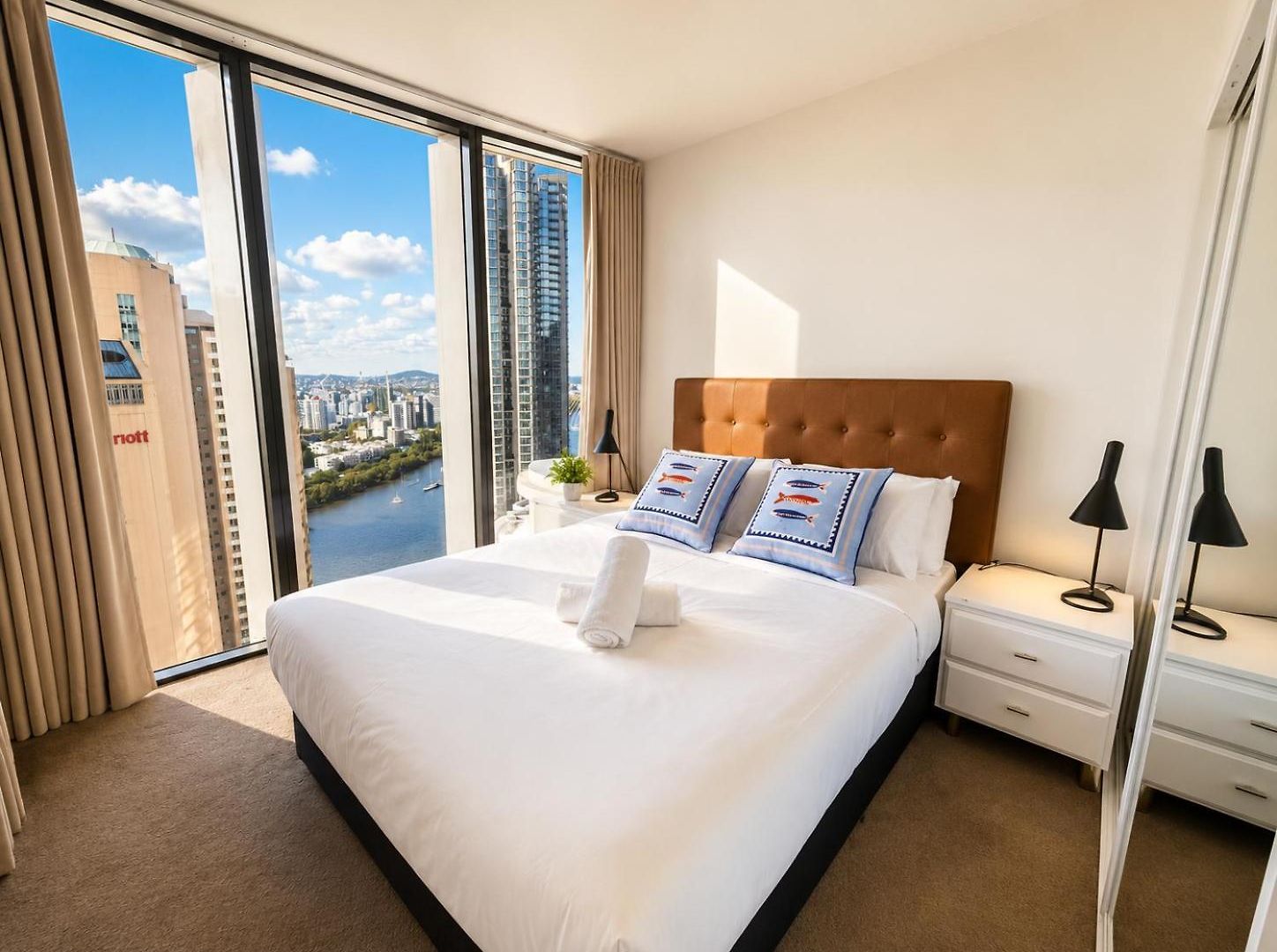 Metropolitan Luxe Balcony With Skyline Views Apartment Brisbane