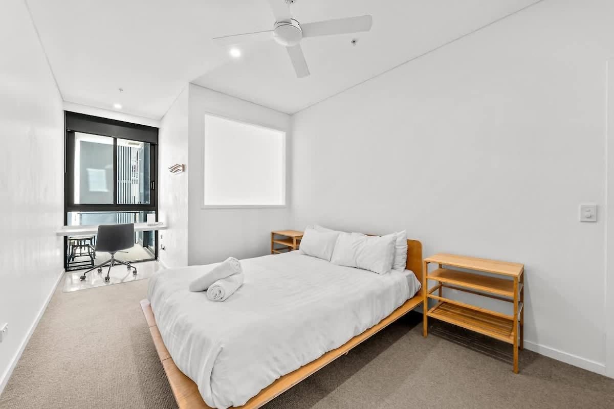 Luxury South Retreat With Pool & Parking Apartment *