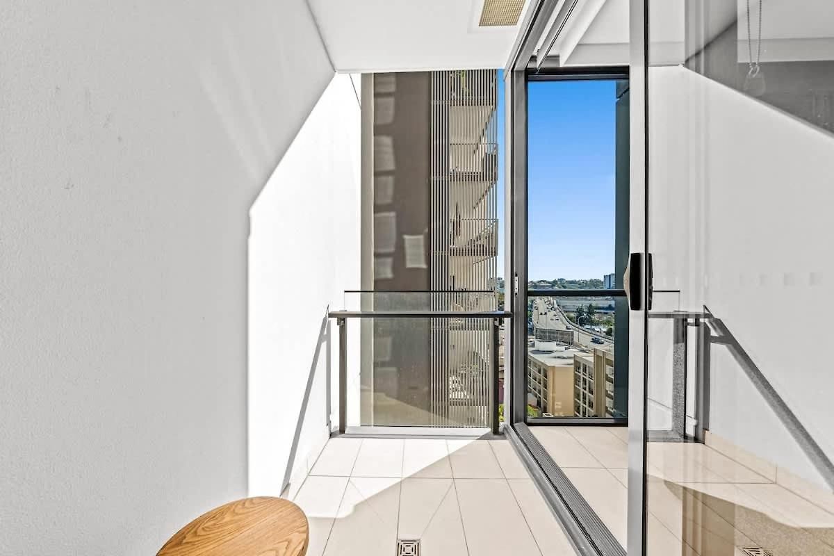 Apartment Luxury South Retreat With Pool & Parking *