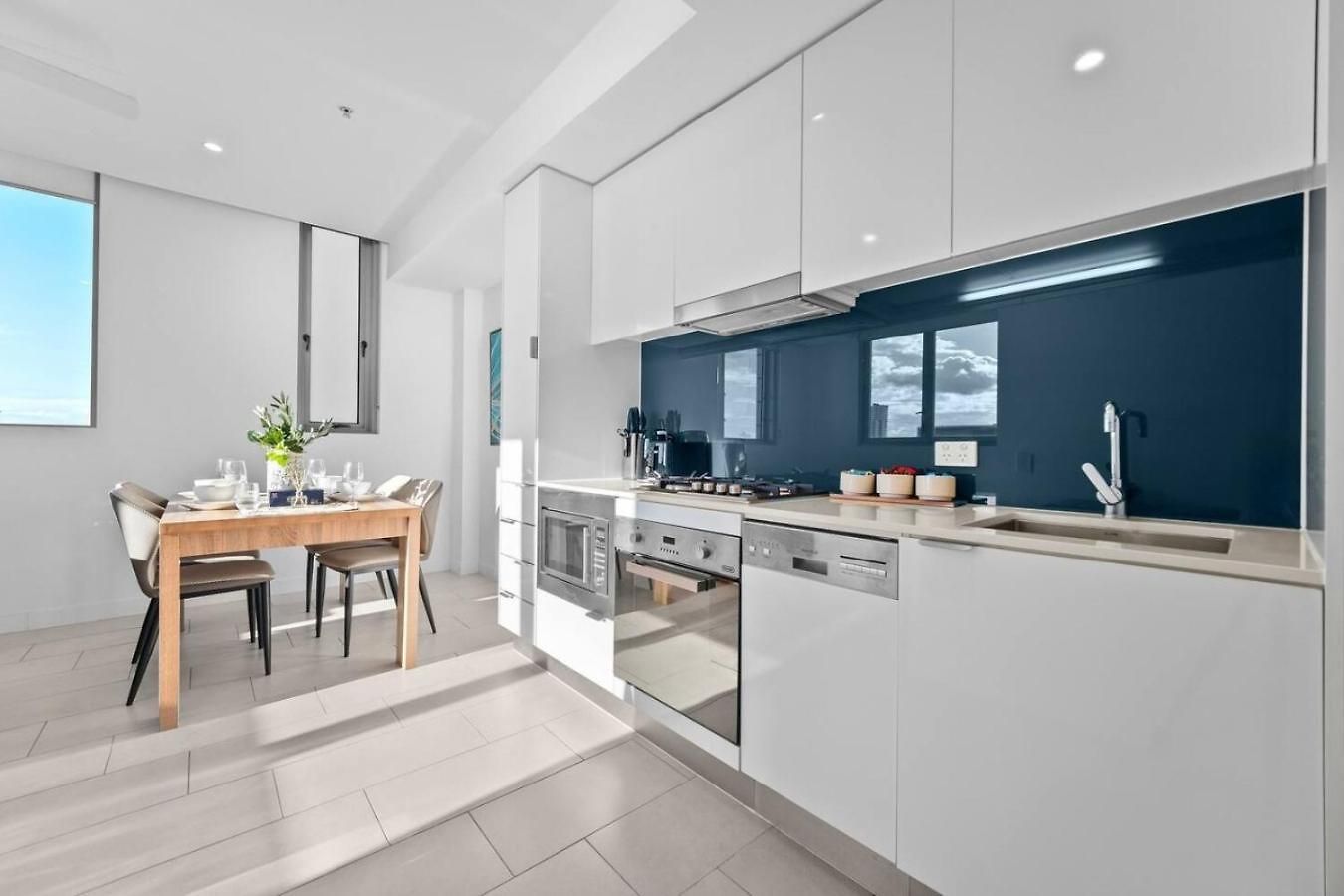 The Valley 1br Sofa Bed Parking Pool And Gym Apartment Brisbane