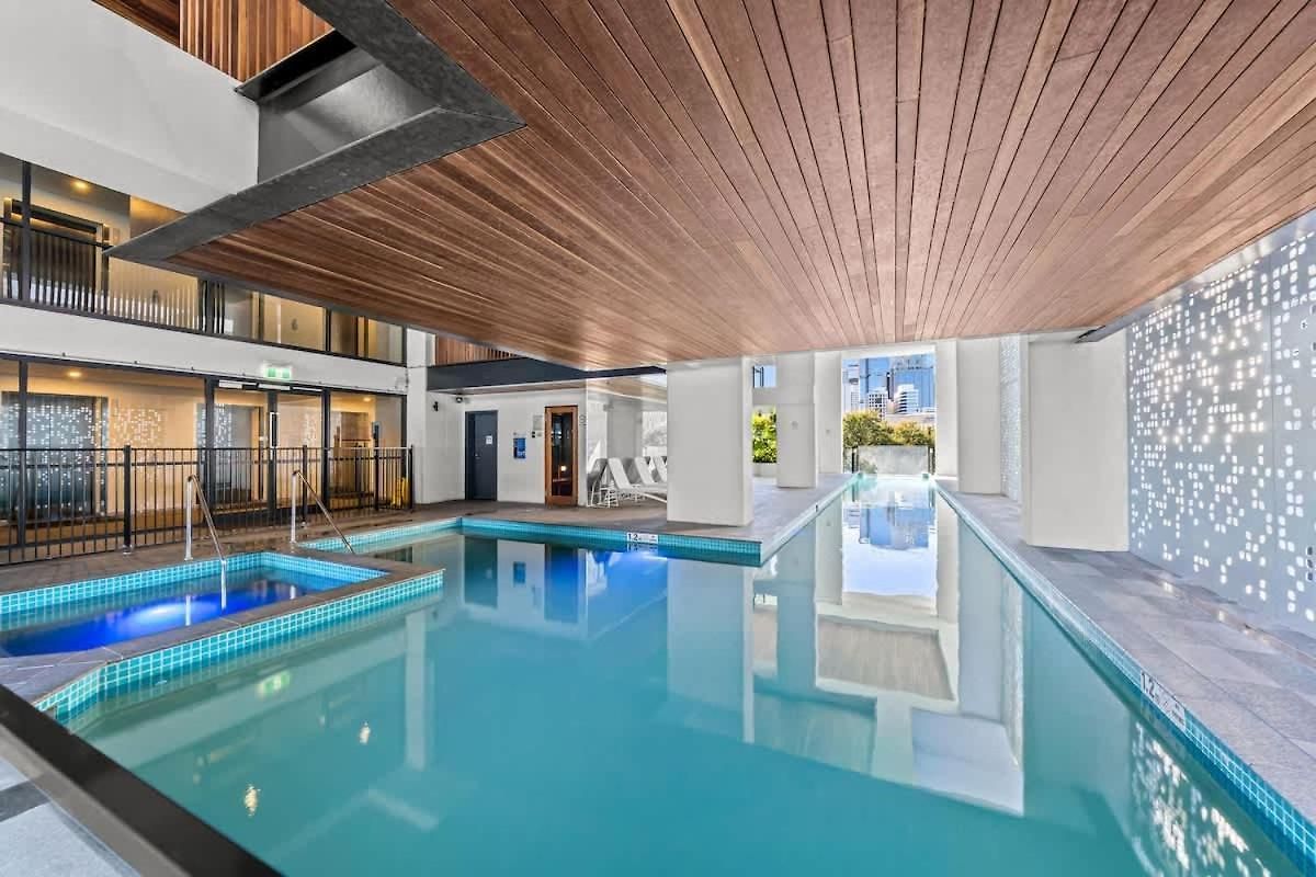 Luxury South Retreat With Pool & Parking Brisbane