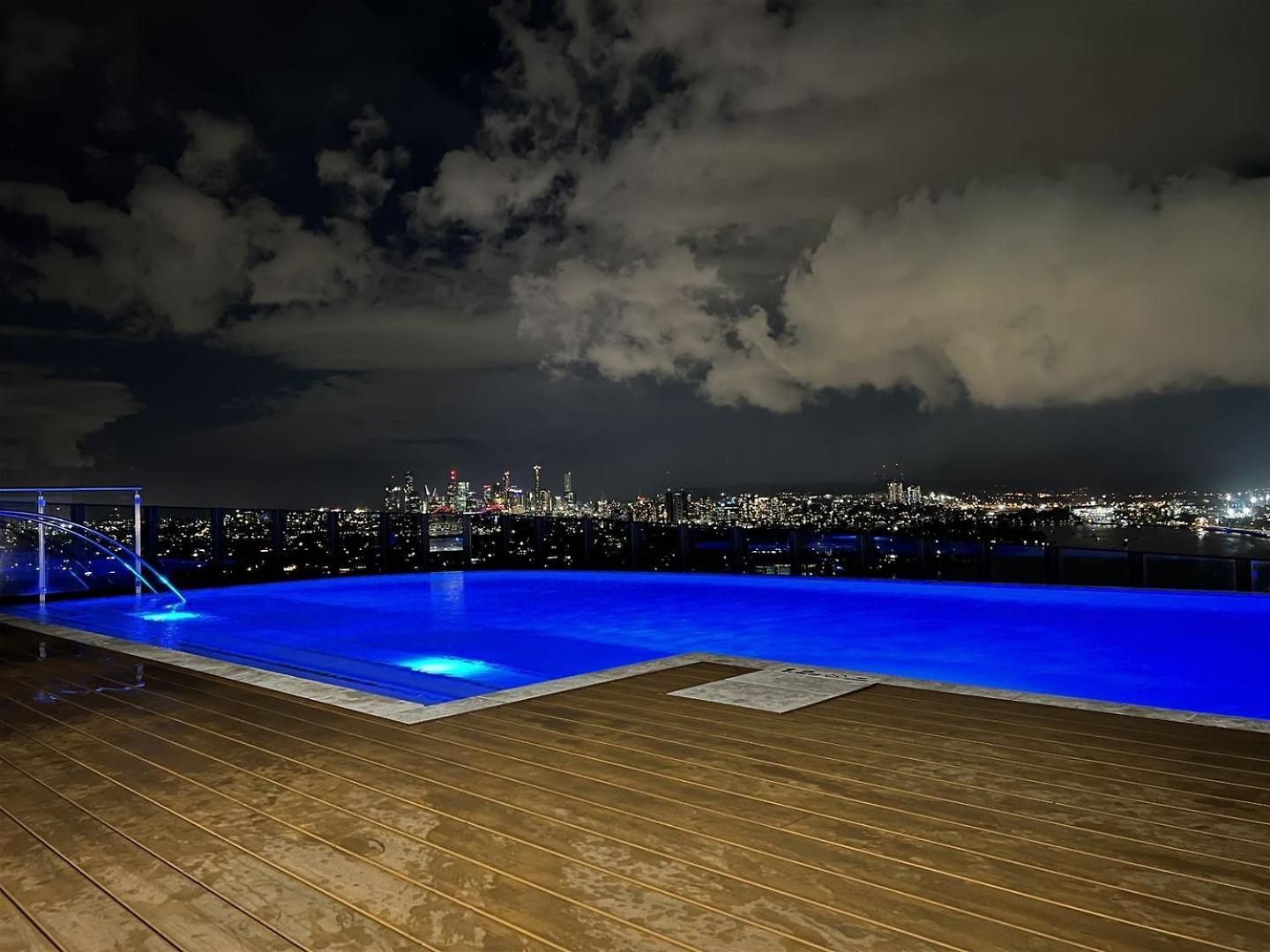 Cozy Hamilton With Brisbane's Rooftop Pool Apartment Brisbane