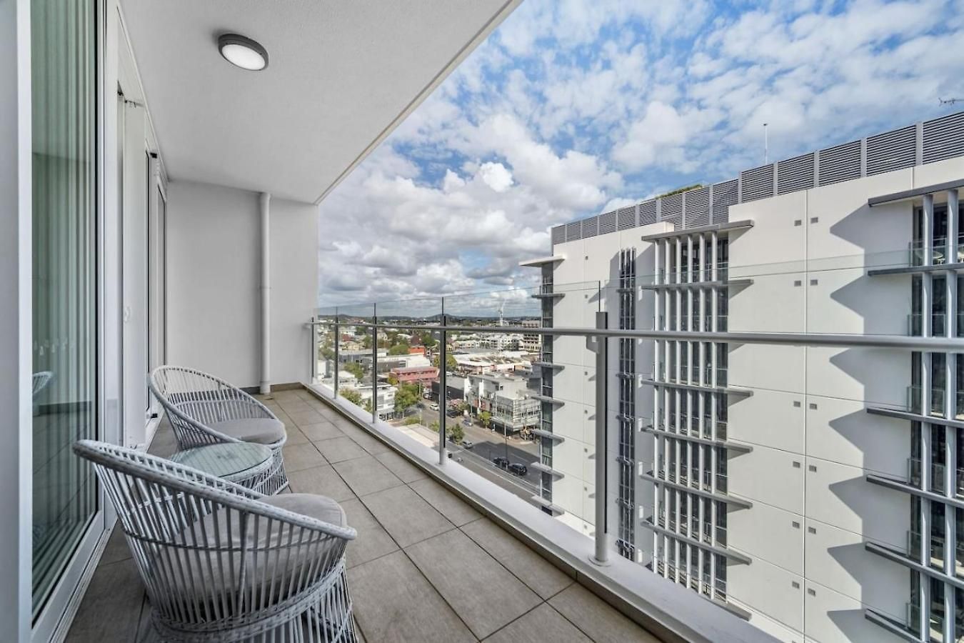Valley Stylish Parking Pool And Gym Apartment