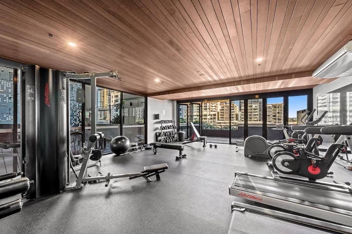 Apartment Luxury South Retreat With Pool & Parking *