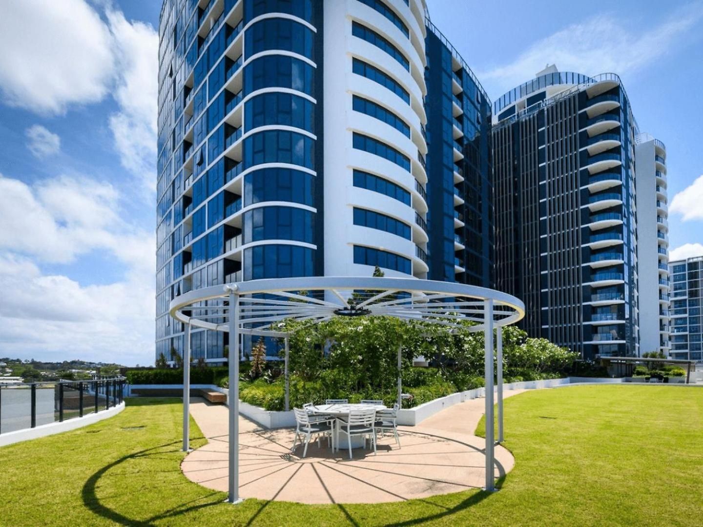 Cozy Hamilton With Brisbane's Rooftop Pool Apartment Brisbane