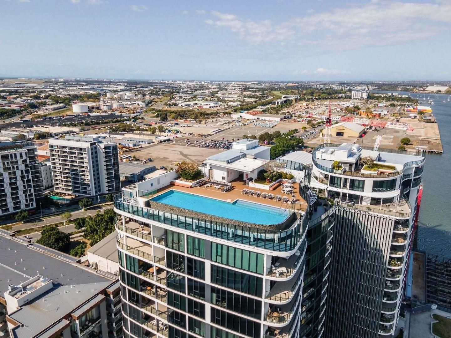 Cozy Hamilton With Brisbane's Rooftop Pool Apartment *