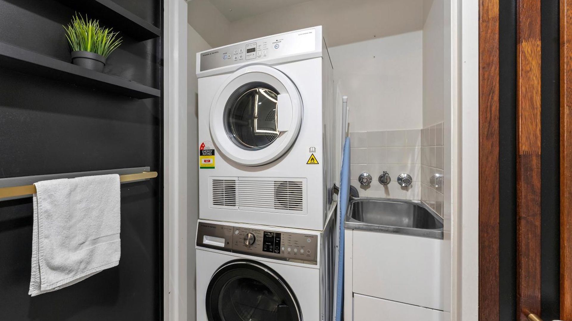 Apartment Bright & Cozy 2br With Pool, Gym, Wifi & Parking