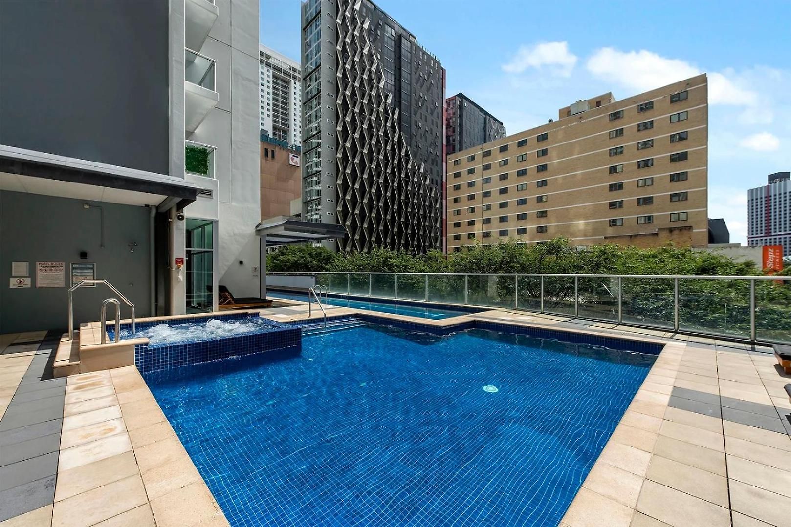Bright & Cozy 2br With Pool, Gym, Wifi & Parking * Brisbane