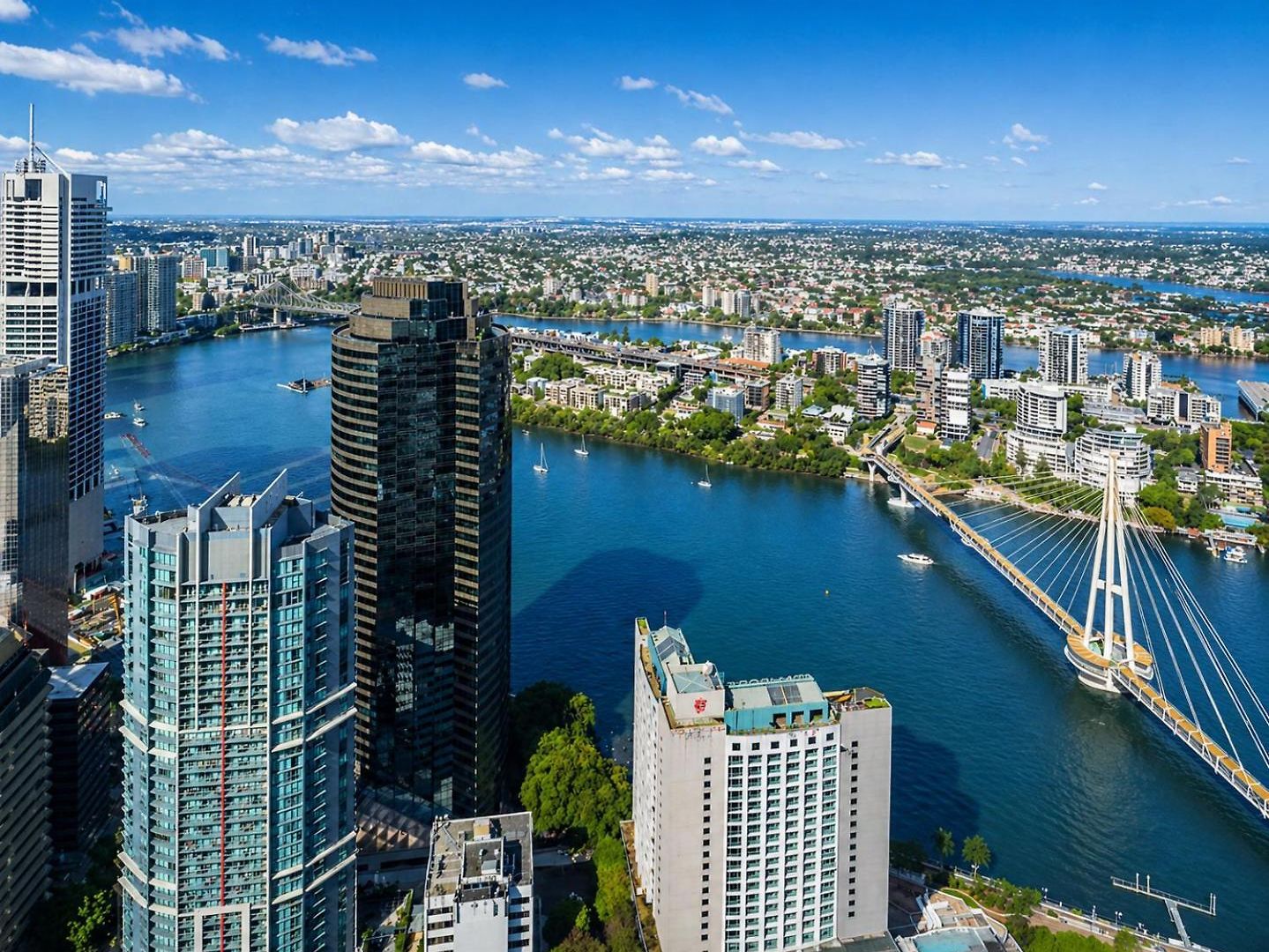 Skytower Apartment *