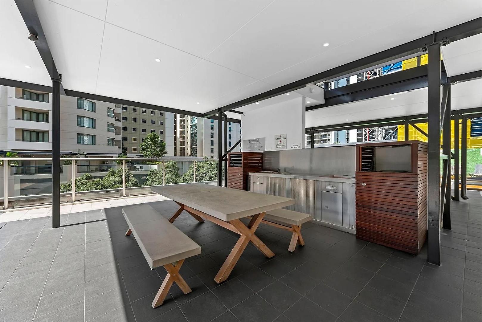 Apartment Bright & Cozy 2br With Pool, Gym, Wifi & Parking *
