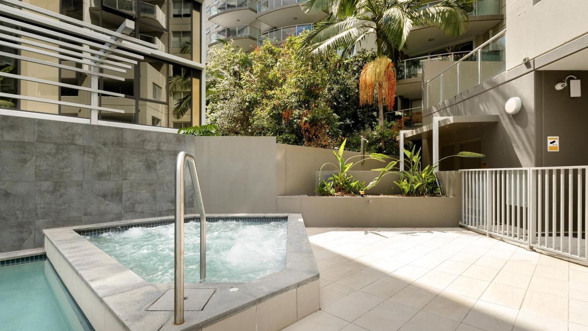 South Bank 2br With Huge Balcony & Pool * Brisbane