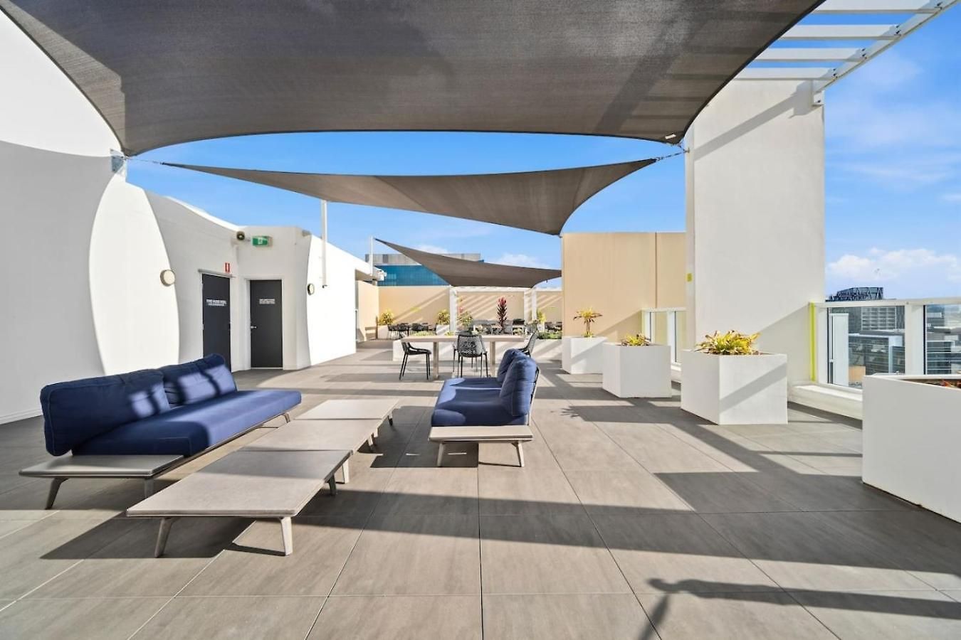 Valley Stylish Parking Pool And Gym Apartment