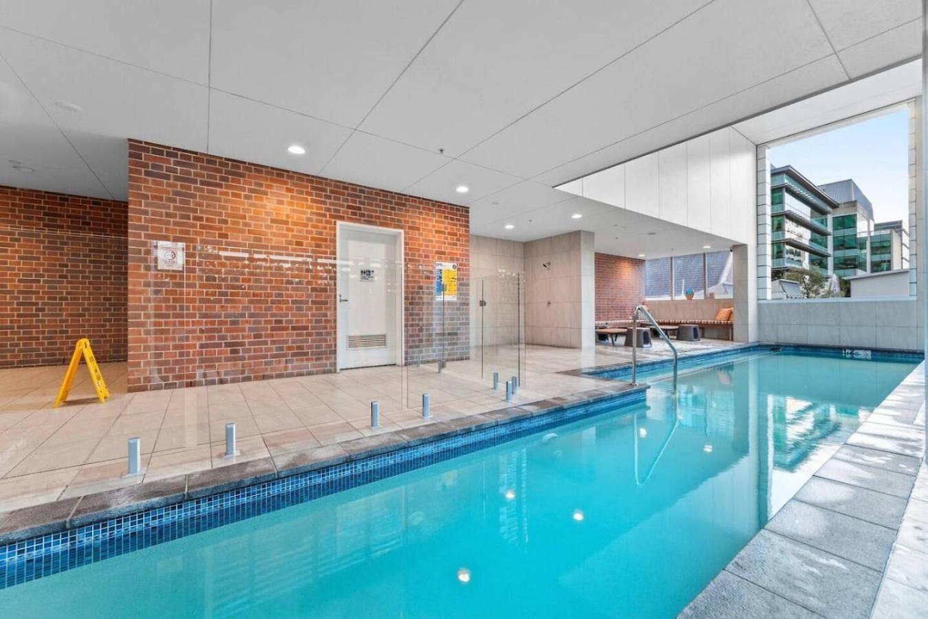 The Valley 1br Sofa Bed Parking Pool And Gym