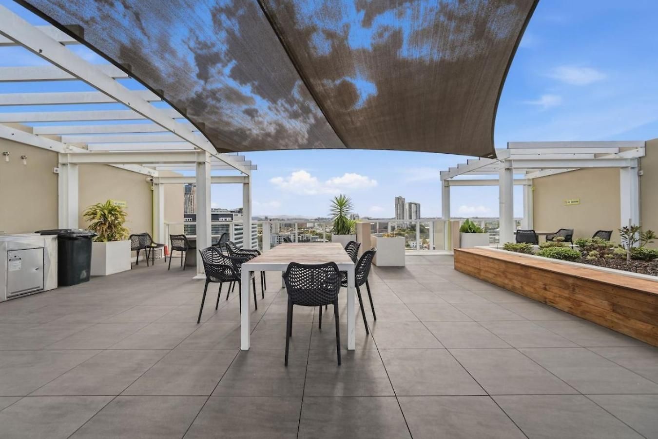 Valley Stylish Parking Pool And Gym Apartment