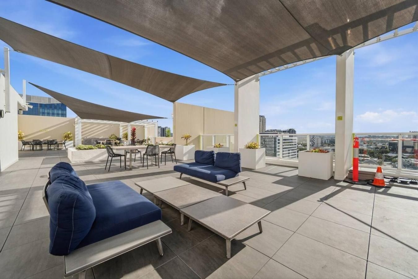 Valley Stylish Parking Pool And Gym Apartment *