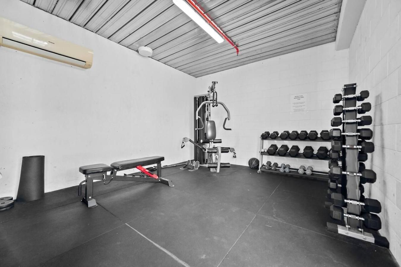 Valley Stylish Parking Pool And Gym *