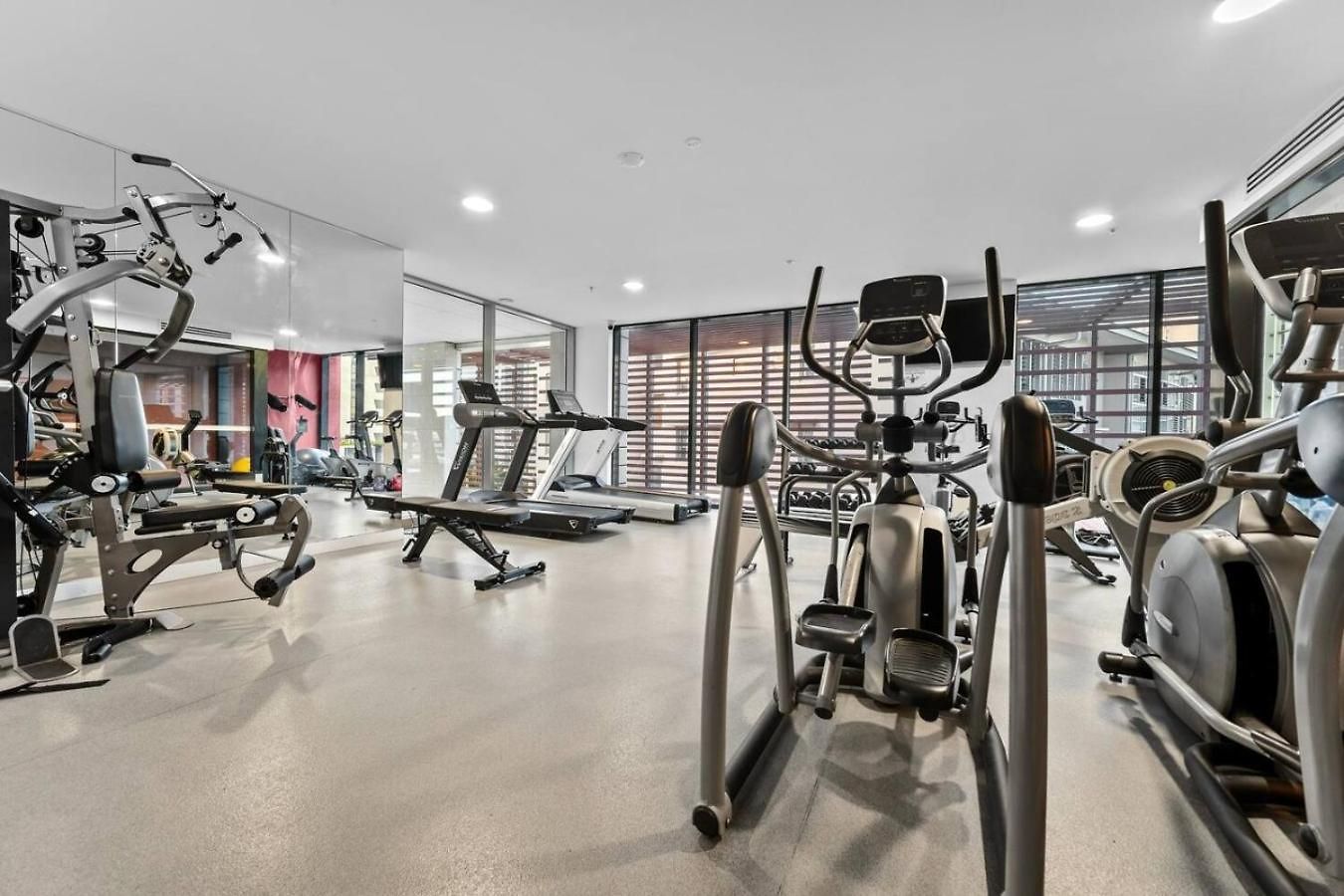 The Valley 1br Sofa Bed Parking Pool And Gym
