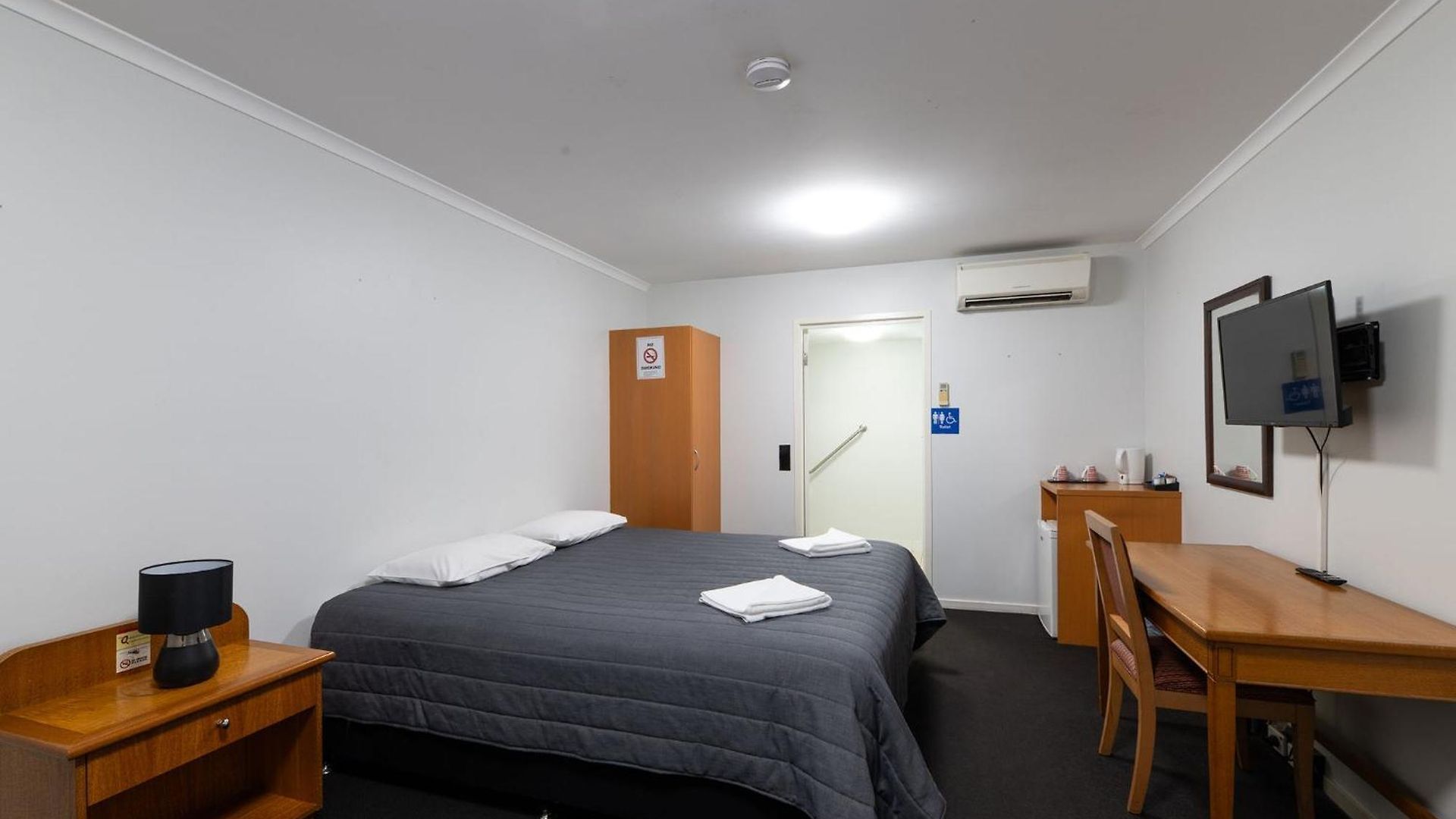 Queensport Hotel Motel 4*