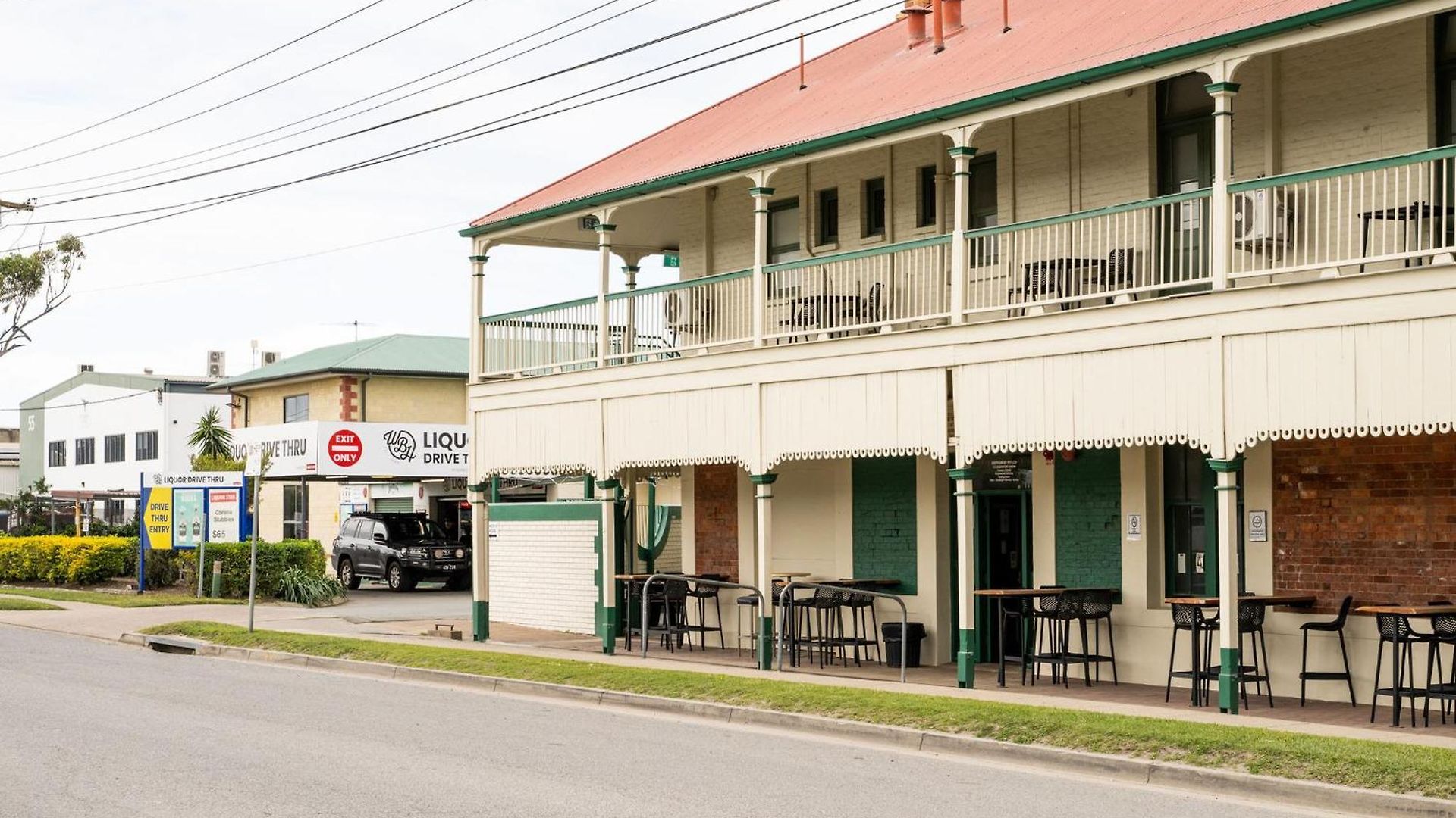 Queensport Hotel Motel