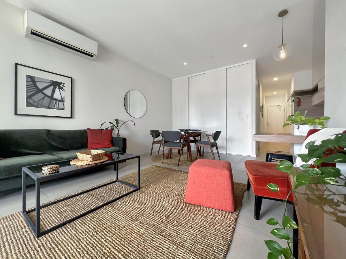 Sunny 1b In Heart Of South Bris By Custom Hosting Brisbane