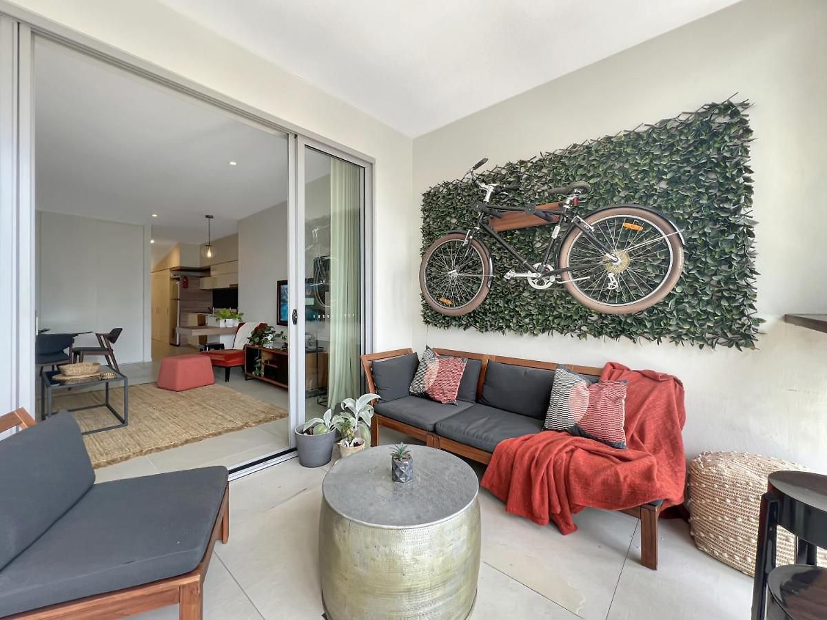 Sunny 1b In Heart Of South Bris By Custom Hosting Apartment *