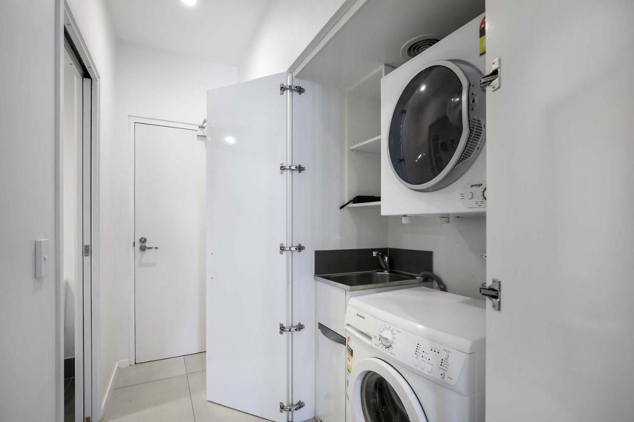 Sunny 1b In Heart Of South Bris By Custom Hosting Apartment *