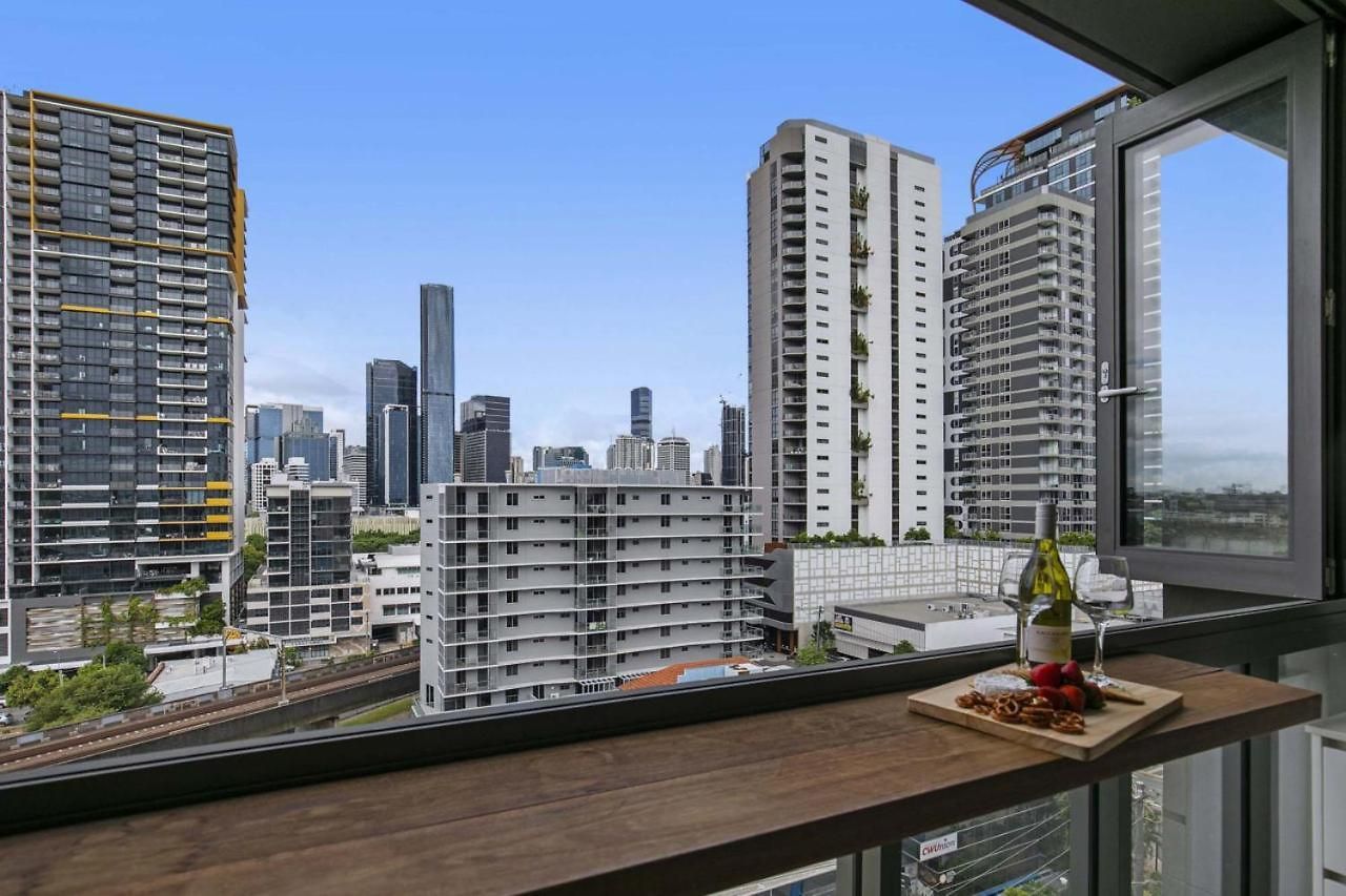 Sunny 1b In Heart Of South Bris By Custom Hosting