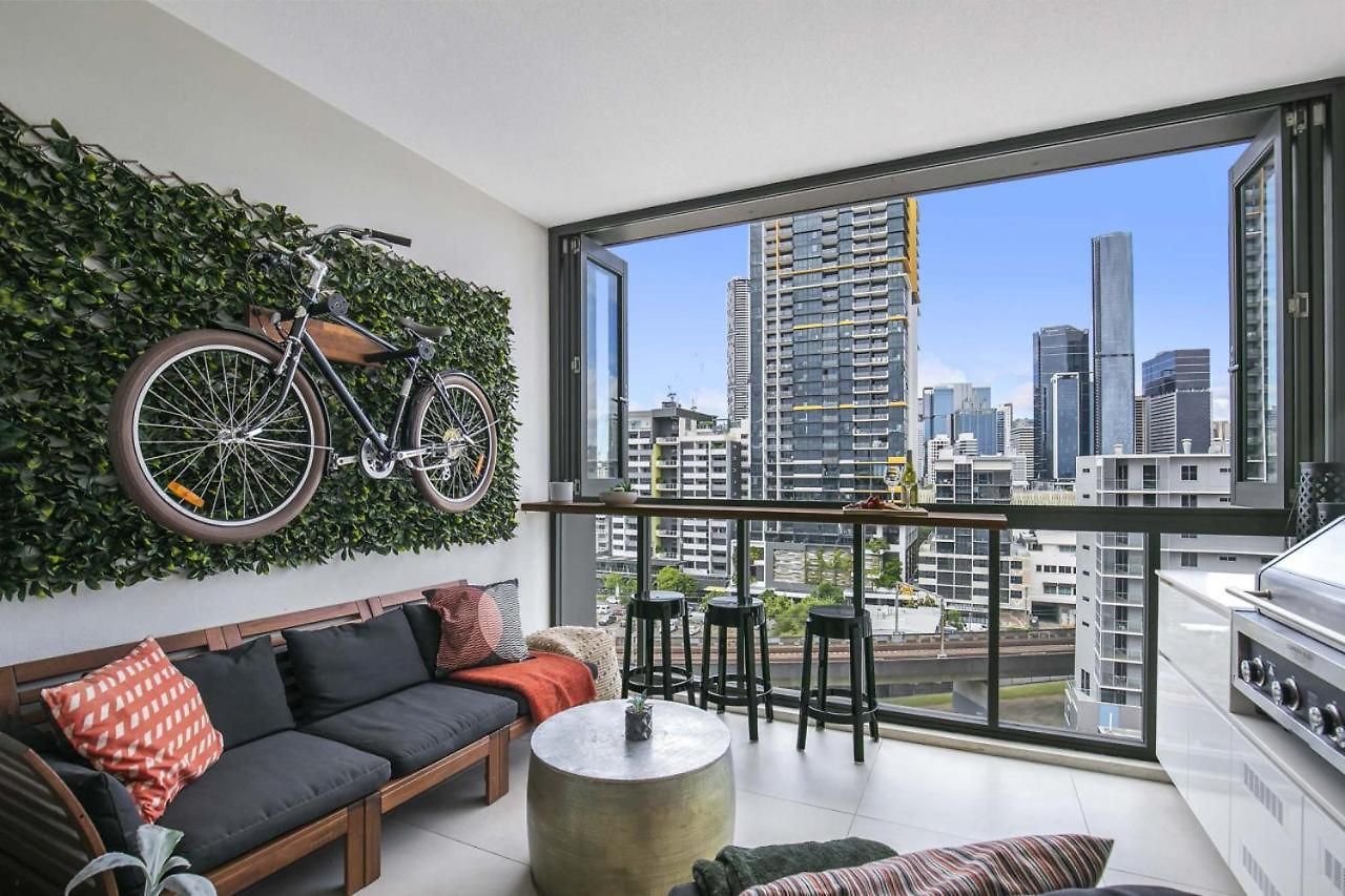 Sunny 1b In Heart Of South Bris By Custom Hosting Brisbane