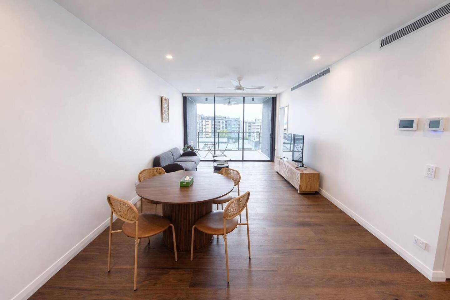2br Sunlit W Balcony And Parking In West End * Brisbane
