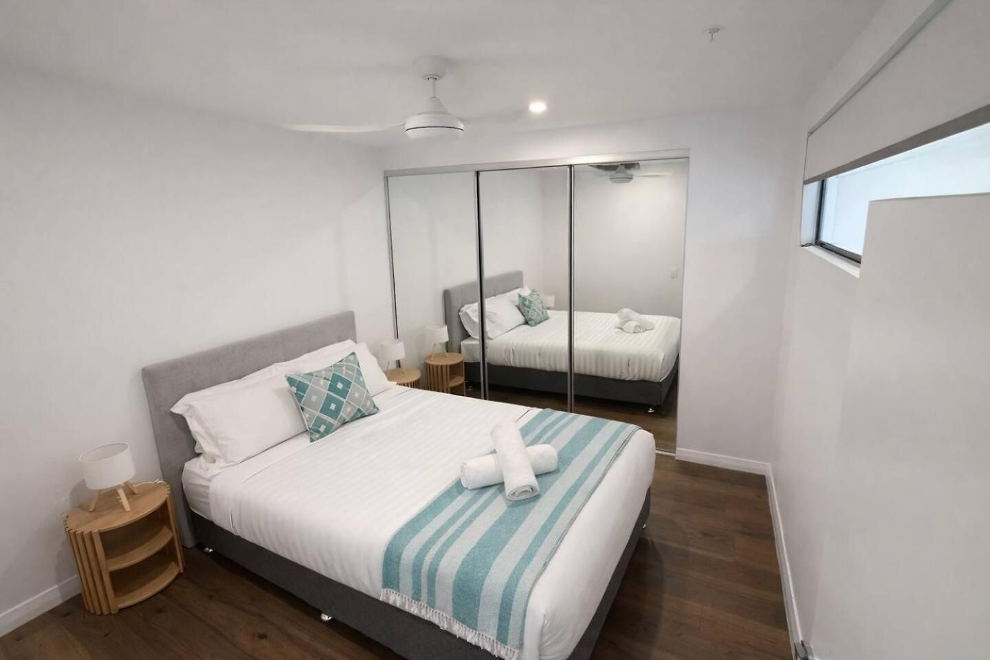 2br Sunlit W Balcony And Parking In West End