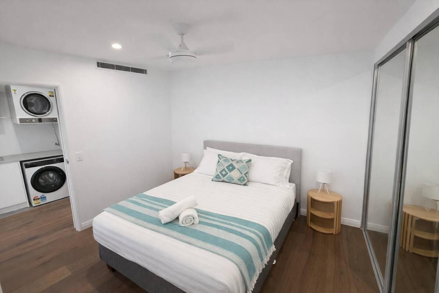 2br Sunlit W Balcony And Parking In West End *