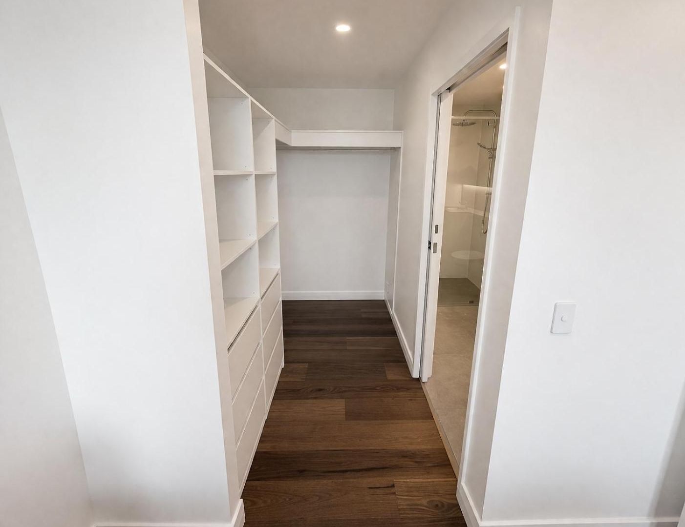 Apartment 2br Sunlit W Balcony And Parking In West End
