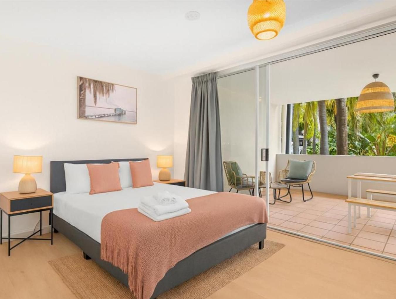 Cathedral Place Apartment *