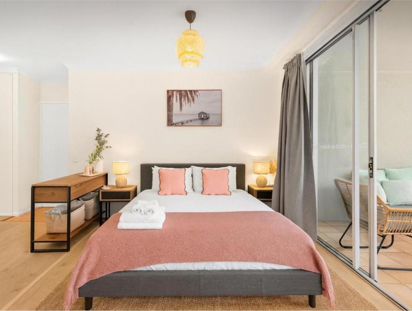 Cathedral Place Apartment *