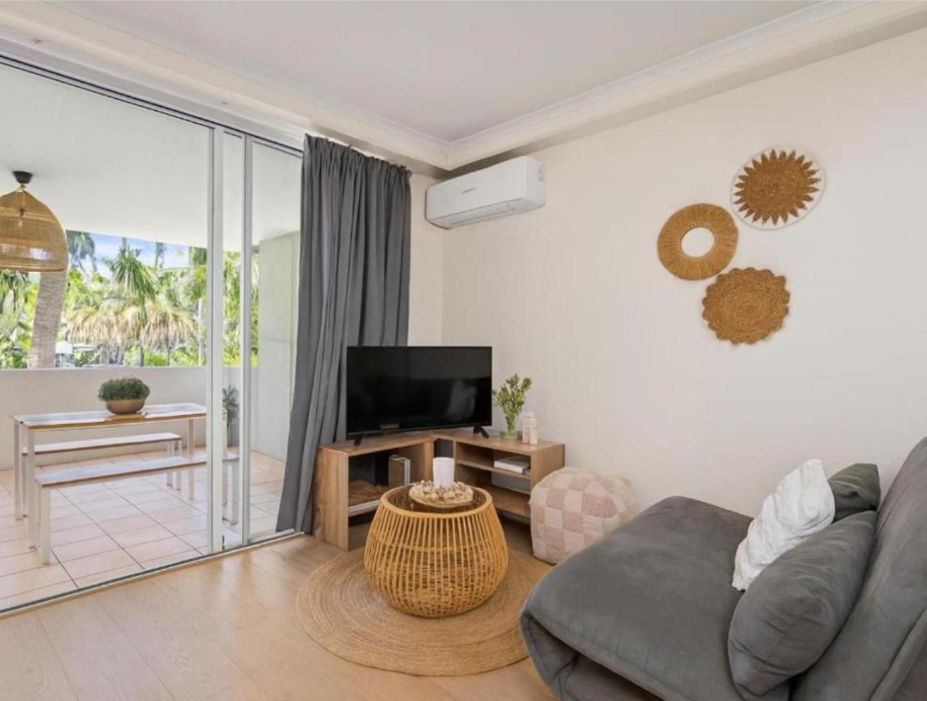Cathedral Place Apartment *