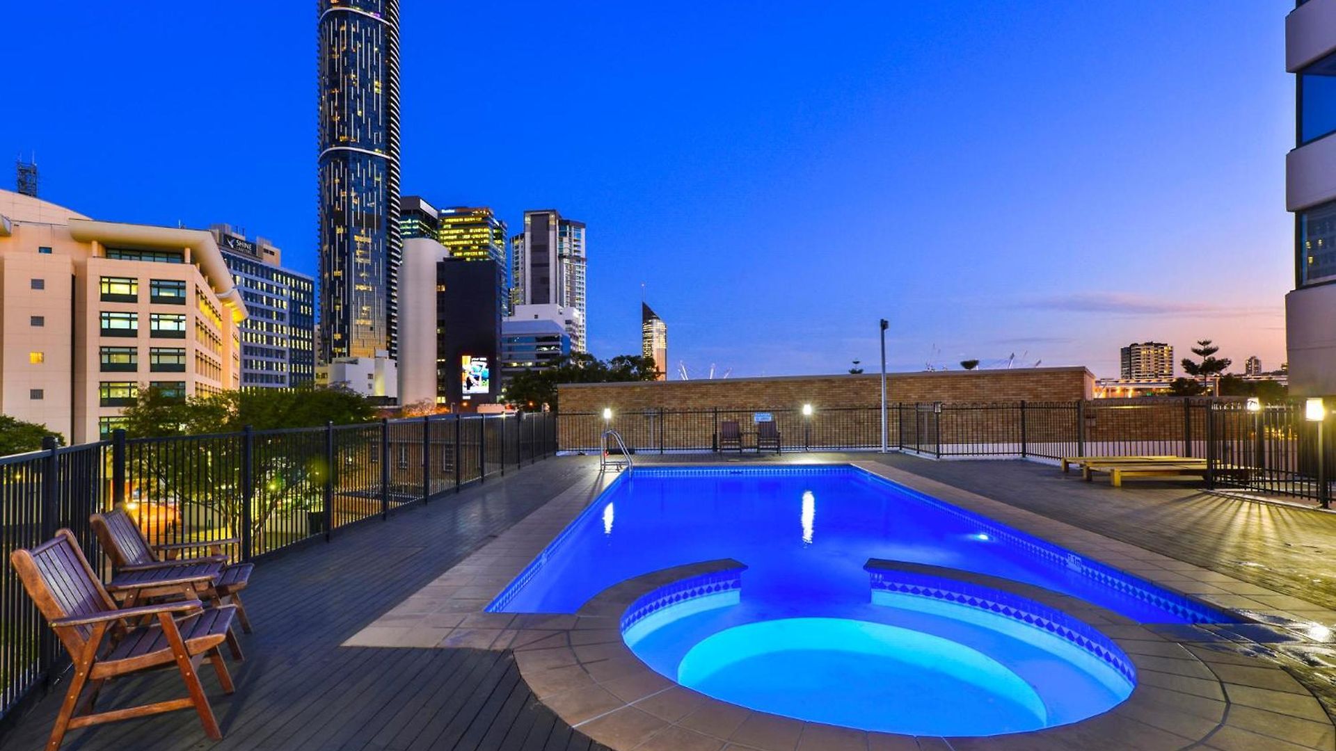 Apartment Park Regis North Quay *