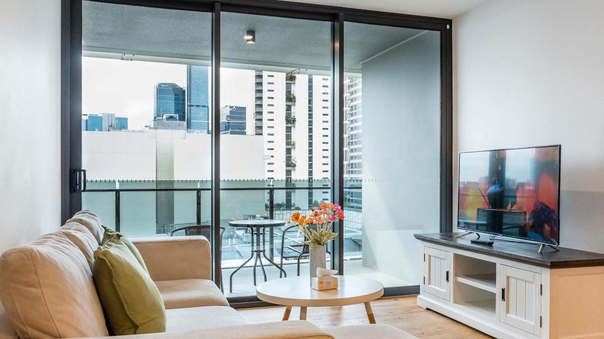 Modern South Bank 2br Walk To Goma And Cbd * Brisbane